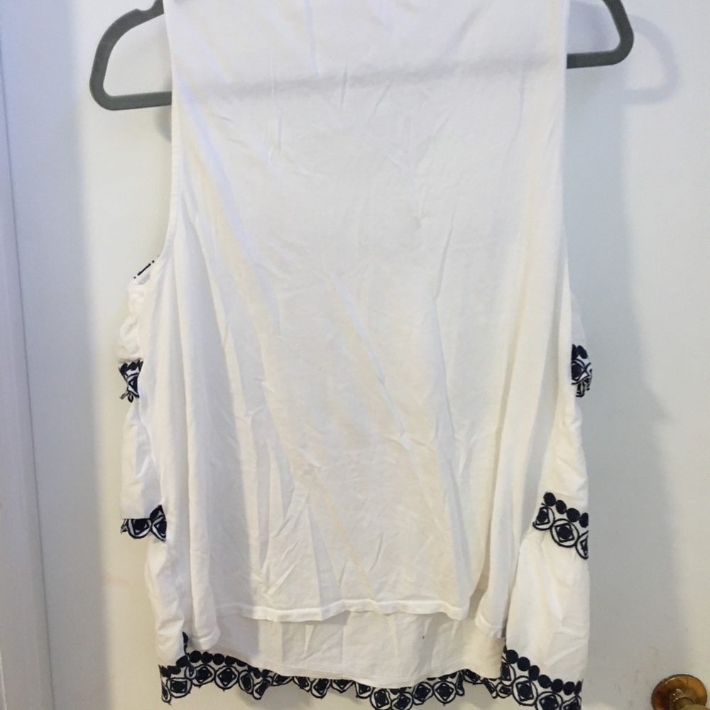 Crown & Ivy White Tank!